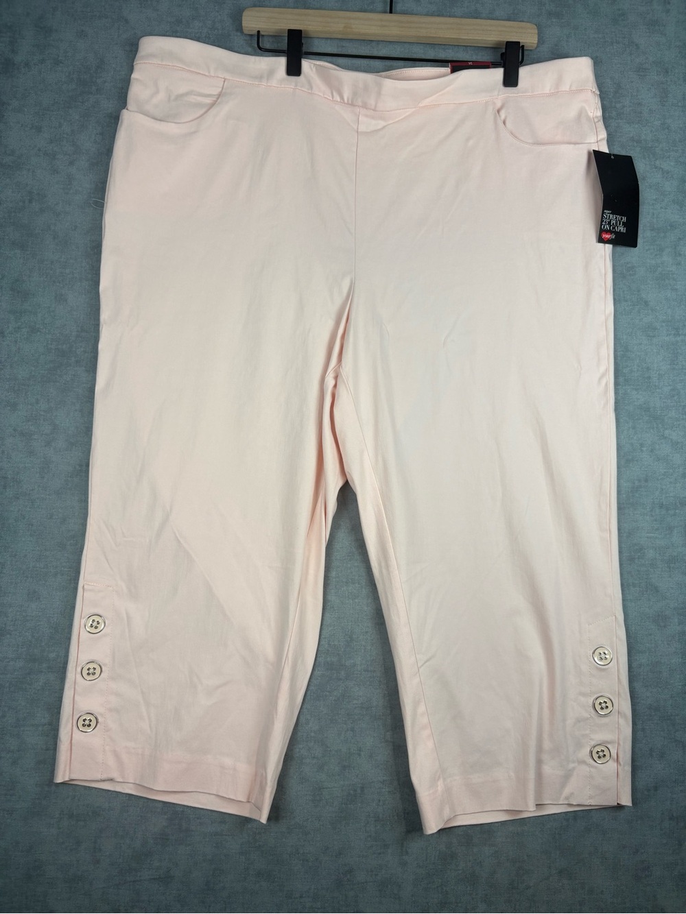 Avenue Super Stretch Pull On Capri Pants Women’s 24 Pink NWT Button Hem